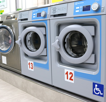 11 Machines à laver discount avec priorité handicapé dans votre laverie automatique rue Jouffroy d'Abbans 75017 Paris